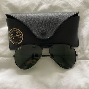 Black Ray-Ban